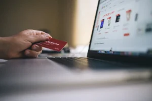 فهم التجارة الإلكترونية عبر الإنترنت